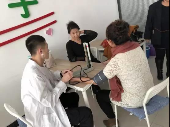 护理系爱心义诊进社区——志愿服务在路上