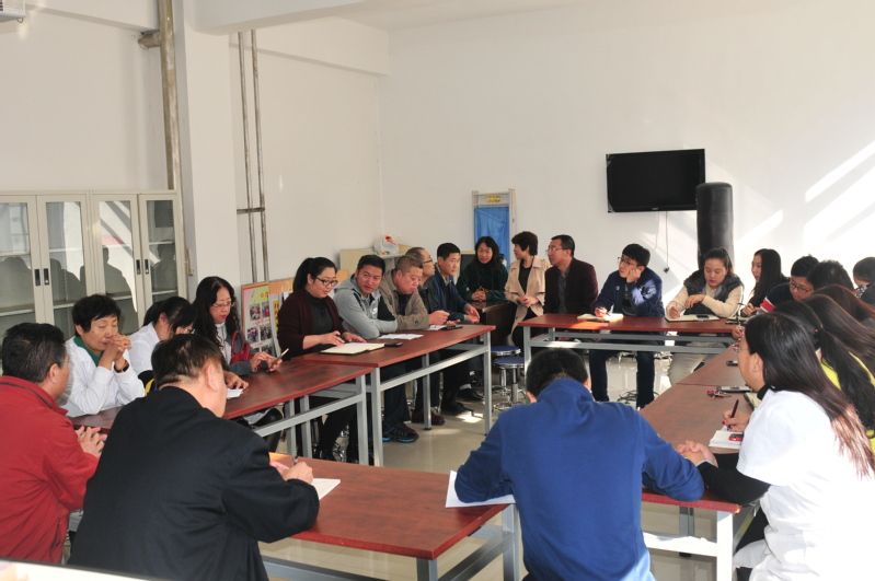 我院举办专、兼职辅导员会议