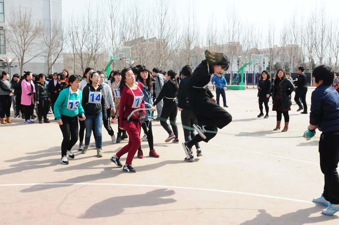 院团委组织开展集体跳大绳比赛