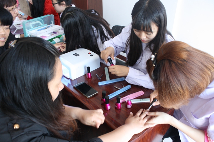 我院开展传统教育进社区、卫生保健送健康活动