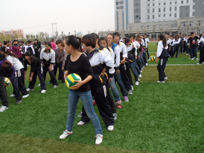 我院涉外培训部举行学生趣味运动会