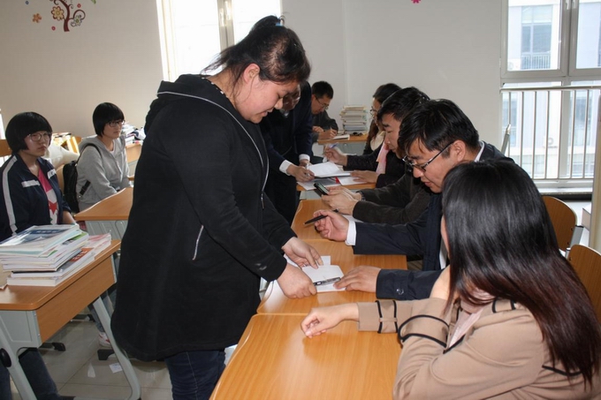 我院领导班子开展一对一“结穷亲”活动对接仪式