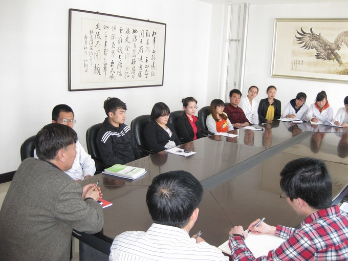 我院召开党的群众路线教育实践活动青年教师代表座谈会