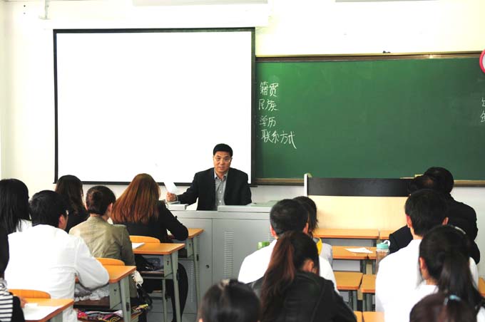 我院按计划完成2012年新教师岗前教学技能培训