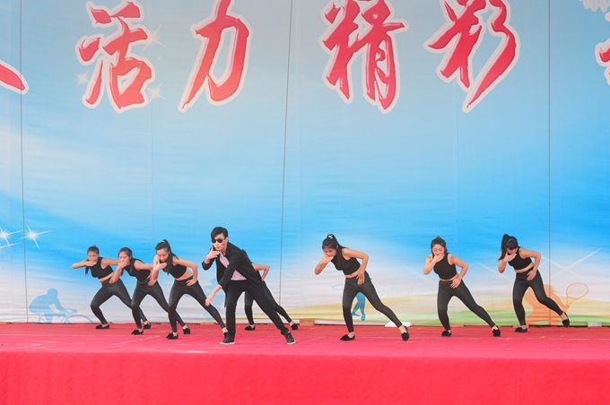 我院隆重举行“展青春、传孝道、爱祖国”文艺汇演