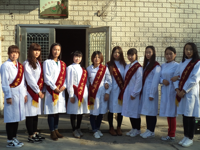 我院口腔系志愿者重阳节开展慰问老人活动