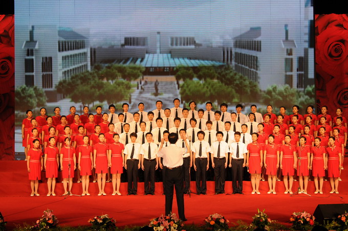 我院合唱队参加市直机关纪念中国共产党成立九十周年“在党旗指引下”大型演唱会