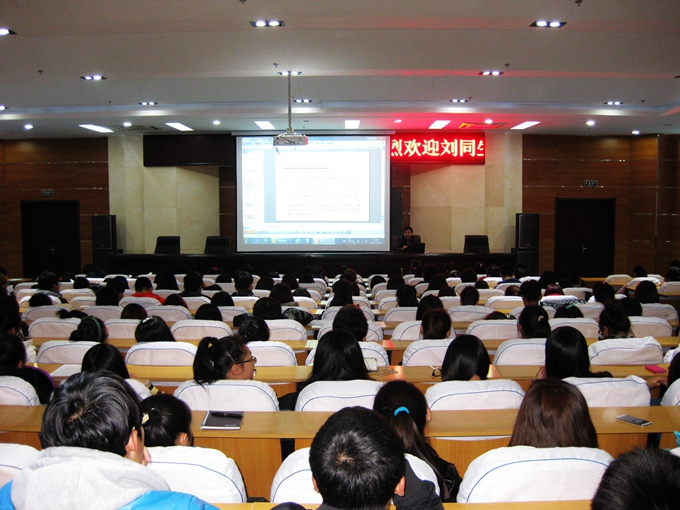 2013级新生素质教育讲座圆满结束