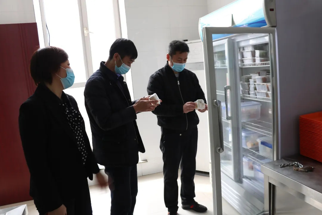 疫情封校用餐，他们全力保障