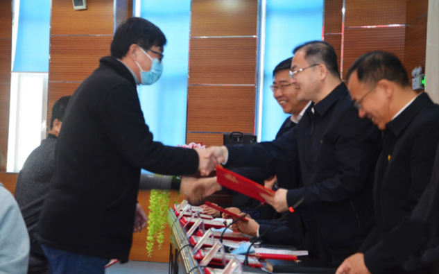 我院举行从教三十年教职工表彰大会