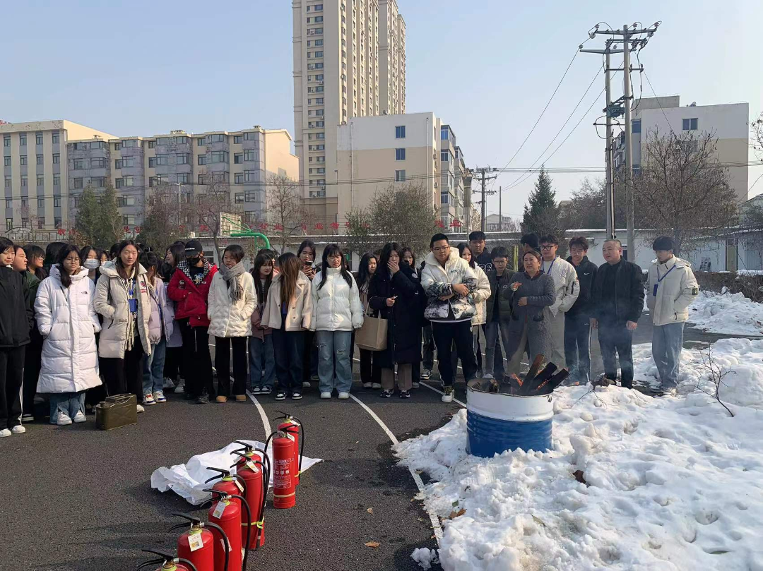 我院中专部举行新生消防演练
